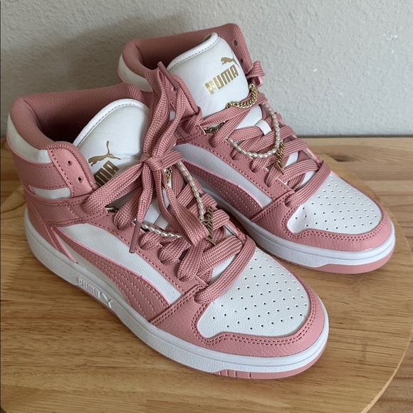 PUMA Rebound Layup Bling Glow Womens Basketball Shoes new 6.5 pink - Picture 2 of 8
